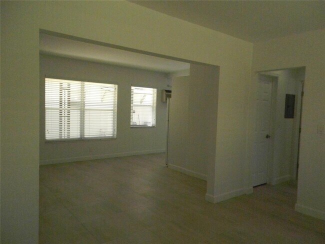 Foto del edificio - 1738 Rodman St