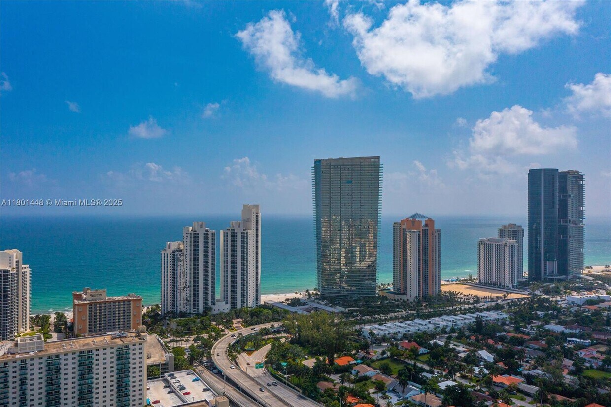 Primary Photo - 18975 Collins Ave