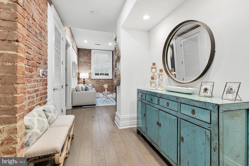 Foto principal - 901 D St NE