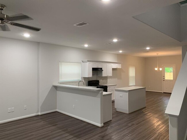 Building Photo - 8229 Madera Rd