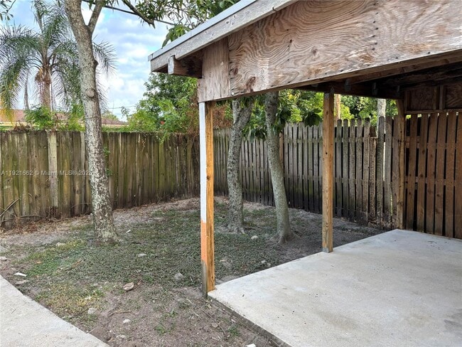 Building Photo - 610 E Campus Cir