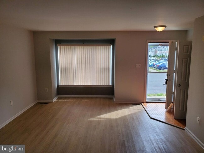 Building Photo - 3344 Vineland Pl