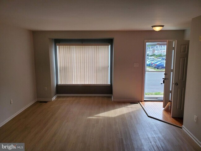 Foto del edificio - 3344 Vineland Pl