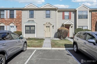 Building Photo - 204 Hampshire Ct