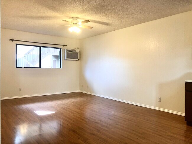 Living Room - 95-355 Kuahelani Ave