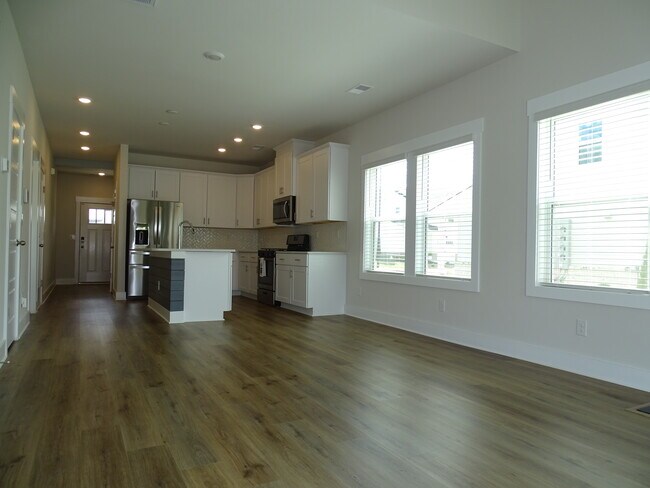 Building Photo - 146 Bromes Wy