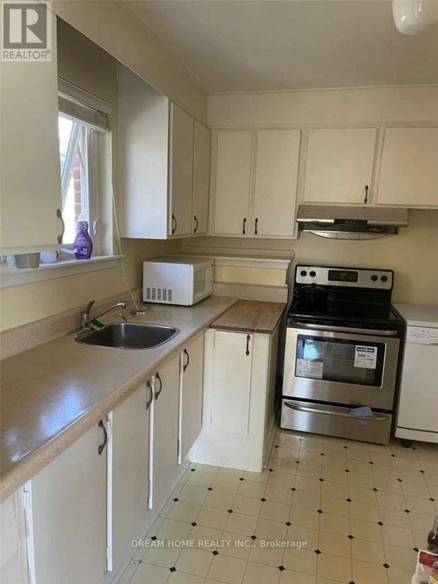 Building Photo - 31 Sancrest Dr