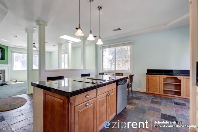 Foto del edificio - 2 br, 3 bath House - 867 E Willow Ave, Man...
