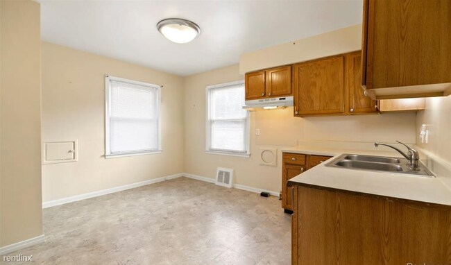 Building Photo - 3 br, 1 bath House - 24047 Chicago St