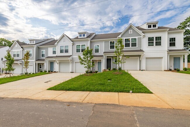 Building Photo - Rare opportunity! 3 br townhome Walking Di...
