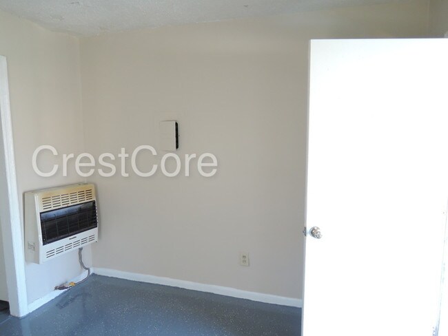 Building Photo - 2347 Cable Ave