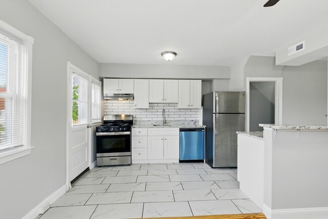 Building Photo - 336 Magnolia Ter