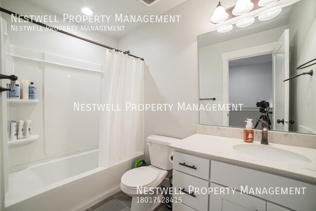 Foto del edificio - Beautiful 3-bed Townhome in Daybreak