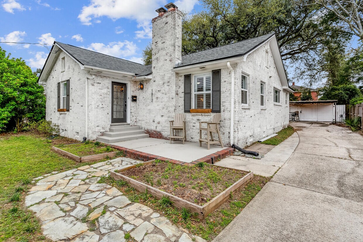 Primary Photo - 1812 E Avery St