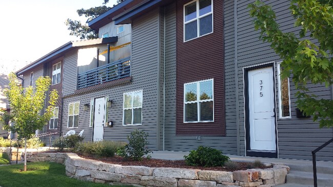 Building Photo - 375 E 13th St