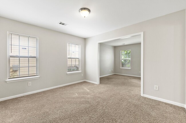 Foto del edificio - 6443 Brumit Ln