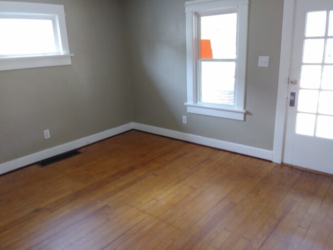 Building Photo - 2430 Nill Ave
