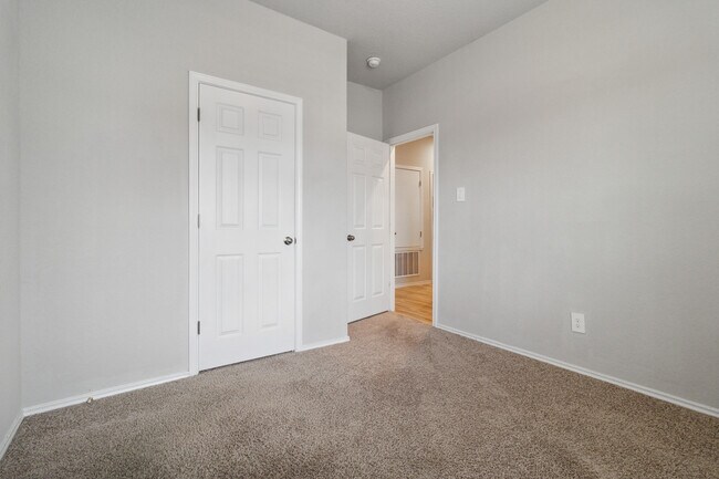 Foto del edificio - 3305 Ridge Pl