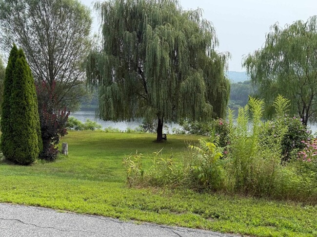 Foto del edificio - 646 Old Connecticut River Rd