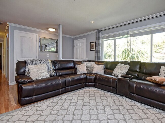Building Photo - Available! -  Amazing Three Bedroom Lake T...
