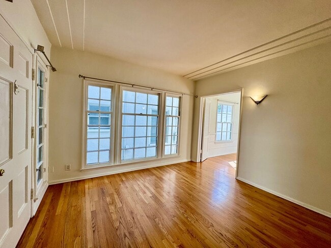 Foto del edificio - Sun-Filled 1-bed 1-bath Second Floor short...