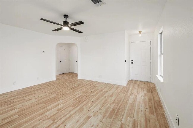 Building Photo - 16816 Jaron Dr