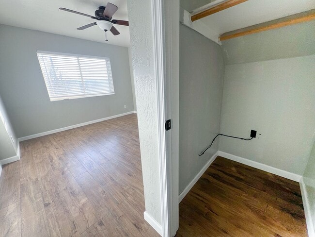 Building Photo - 114 W Head St