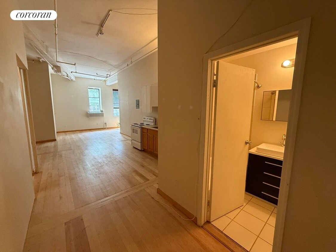 Primary Photo - 125 Green St