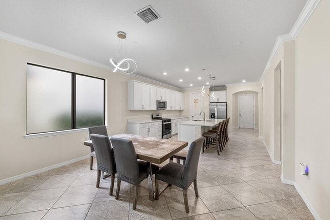 Building Photo - 4762 Roldan Ct