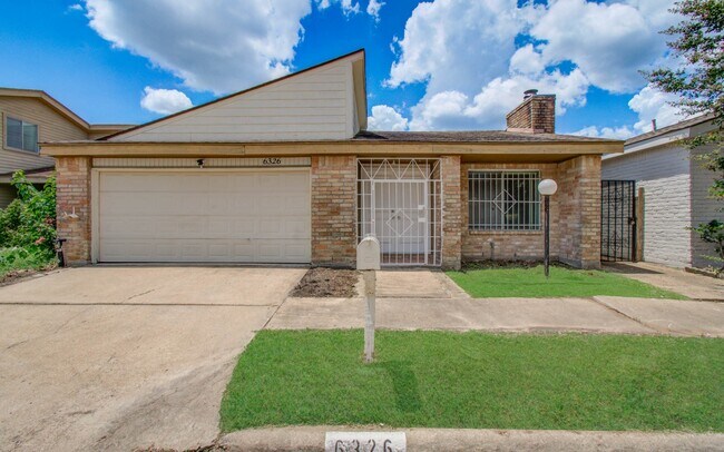 Foto del edificio - 6326 Briar Terrace Dr