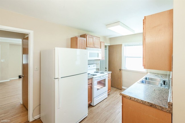 Foto del edificio - 3227 Logan Ave N
