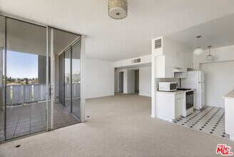 Building Photo - 4455 Los Feliz Blvd
