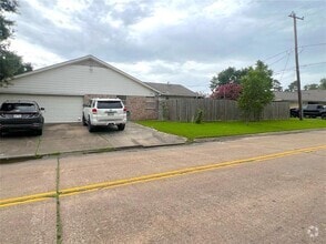 Building Photo - 14031 Duncannon Dr