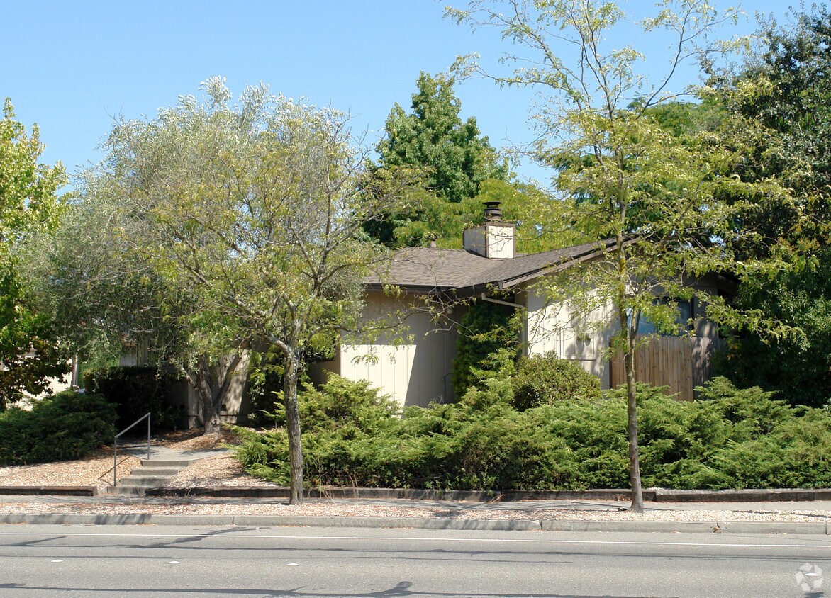 Building Photo - 1804 Mission Blvd