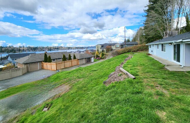 Foto del edificio - 3 Bedroom / 1 Bath Home in Lake Stevens with View