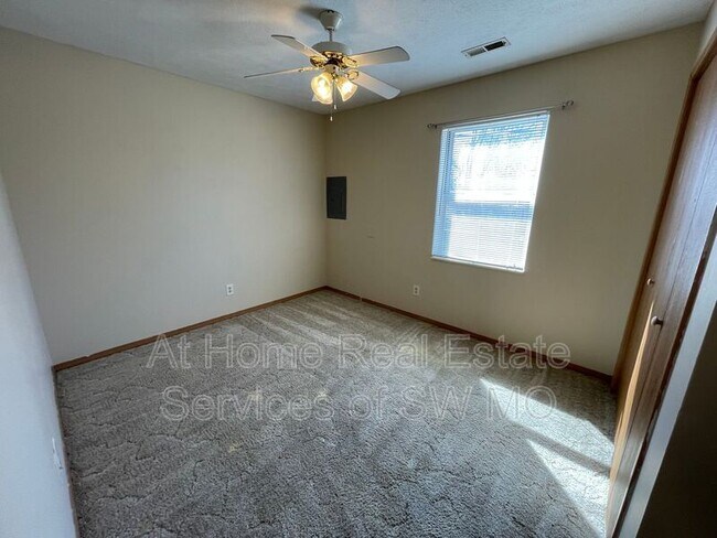 Foto del edificio - 750 S Campbell Ave
