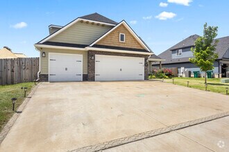 Building Photo - 1241 Silver Maple St