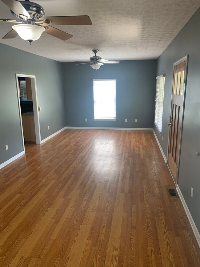 Foto del edificio - 313 E 16th St