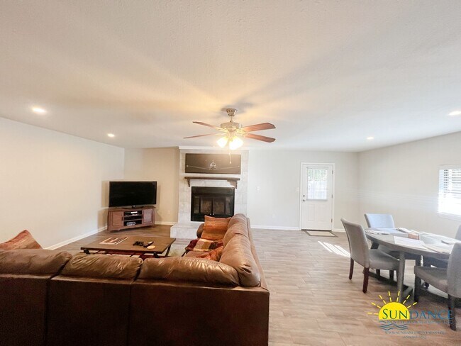 Foto del edificio - Gorgeous 3 Bedroom Home in Shalimar!