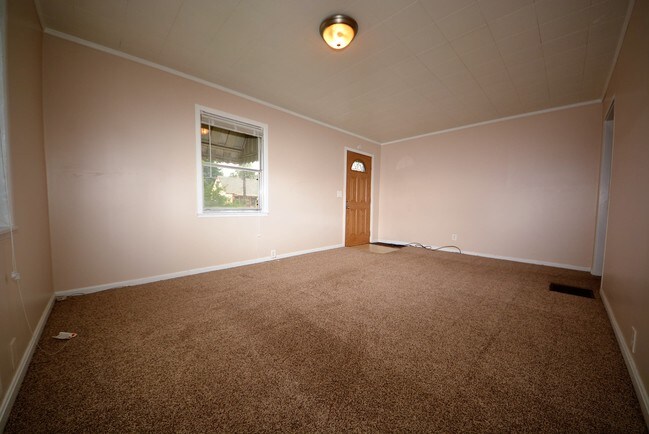 Building Photo - 6005 Elbrook Ave