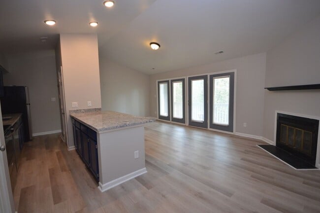 Foto del edificio - 1300 Park Glen #304, Raleigh, NC - Bev Rob...