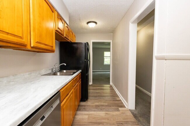 Building Photo - 305 Sunrise Ln