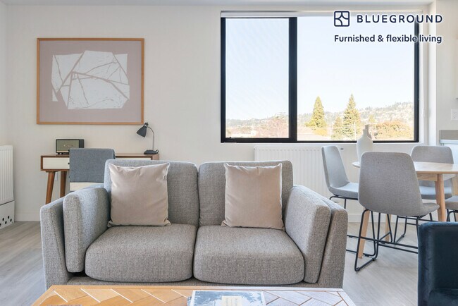 Foto del edificio - 1698 University Ave