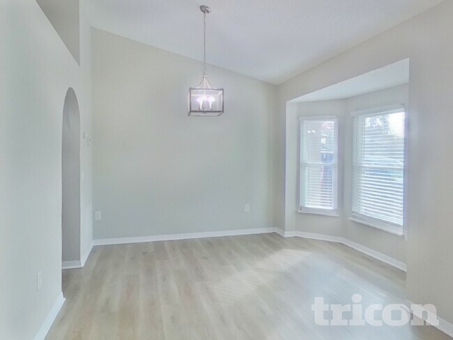 Building Photo - 250 Canterbury Ct