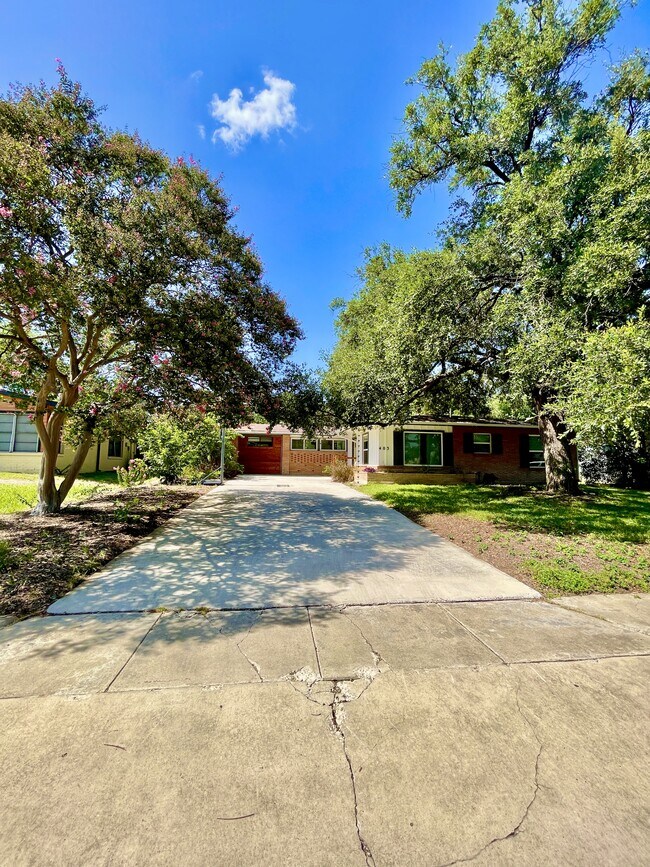 Foto del edificio - 403 Marquis Ln