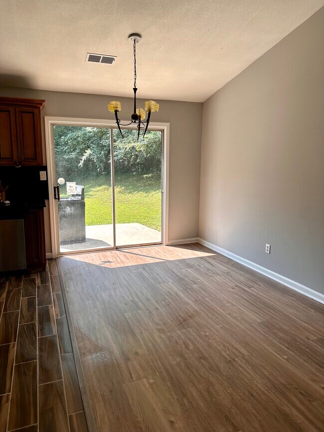 Foto del edificio - 5118 Fairforest Dr