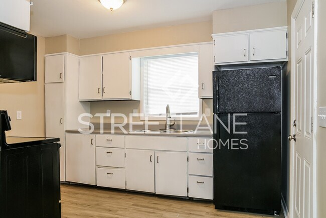 Building Photo - Charming 3 Bedroom 1 Bath Home Ready to Rent!