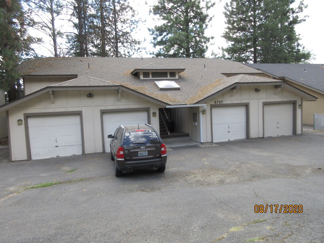 8737 N Colton fourplex - 8737 N Colton St