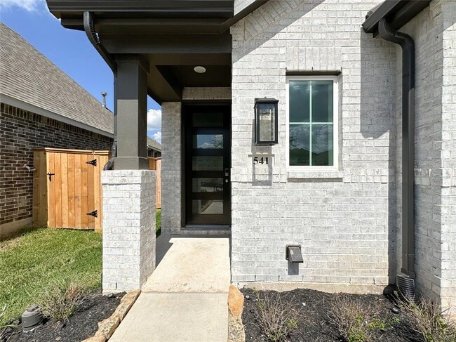 Building Photo - 541 Sand Branch Dr