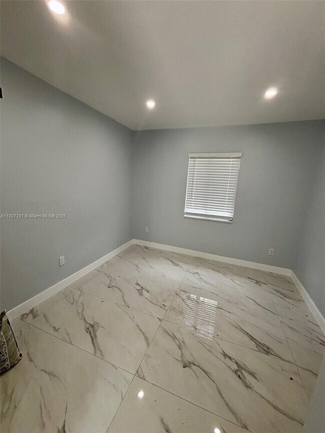 Foto del edificio - 16440 NE 10th Ave